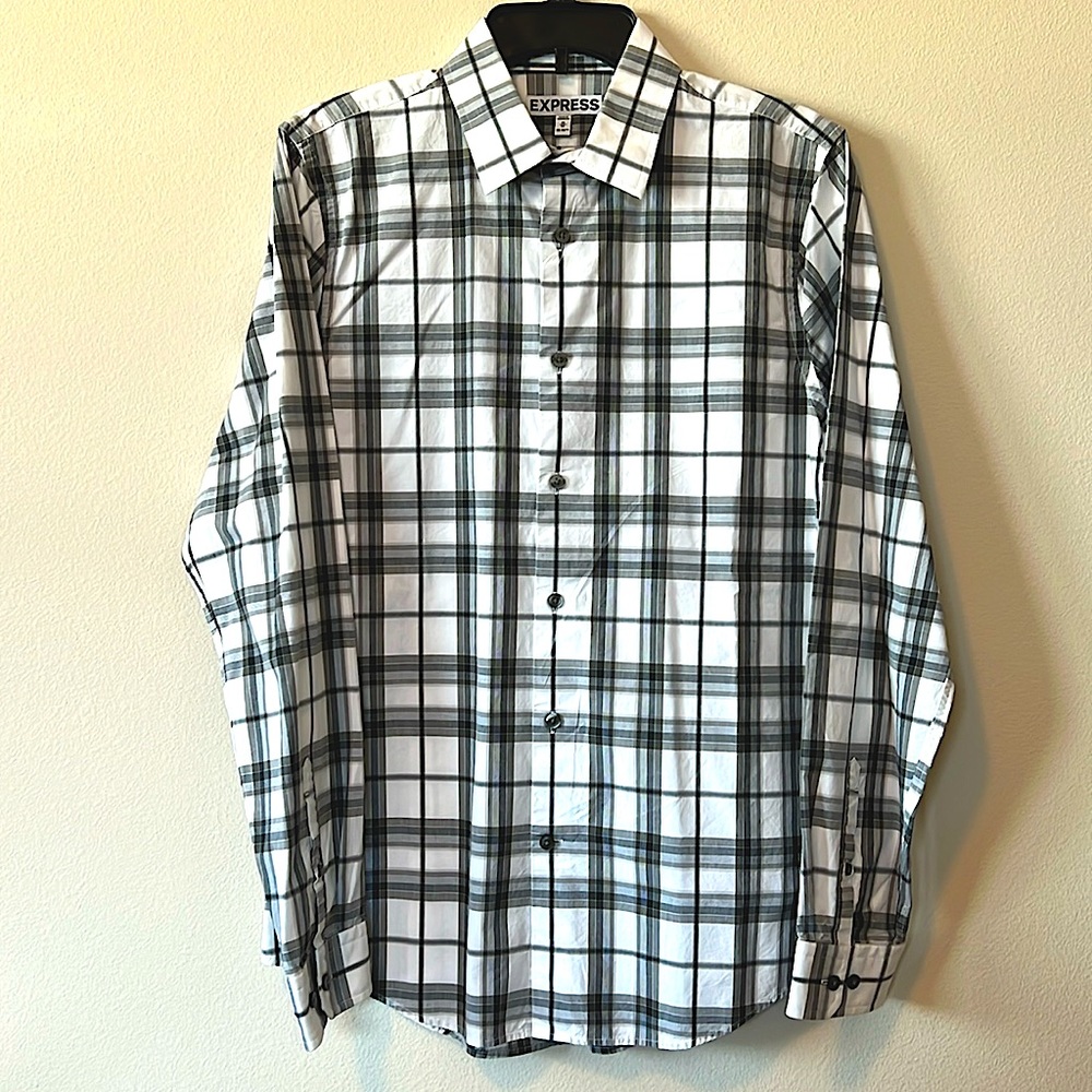 Express Mens Dress Shirt. Size medium/15-15 1/2. Excellent condition. Slim fit.
